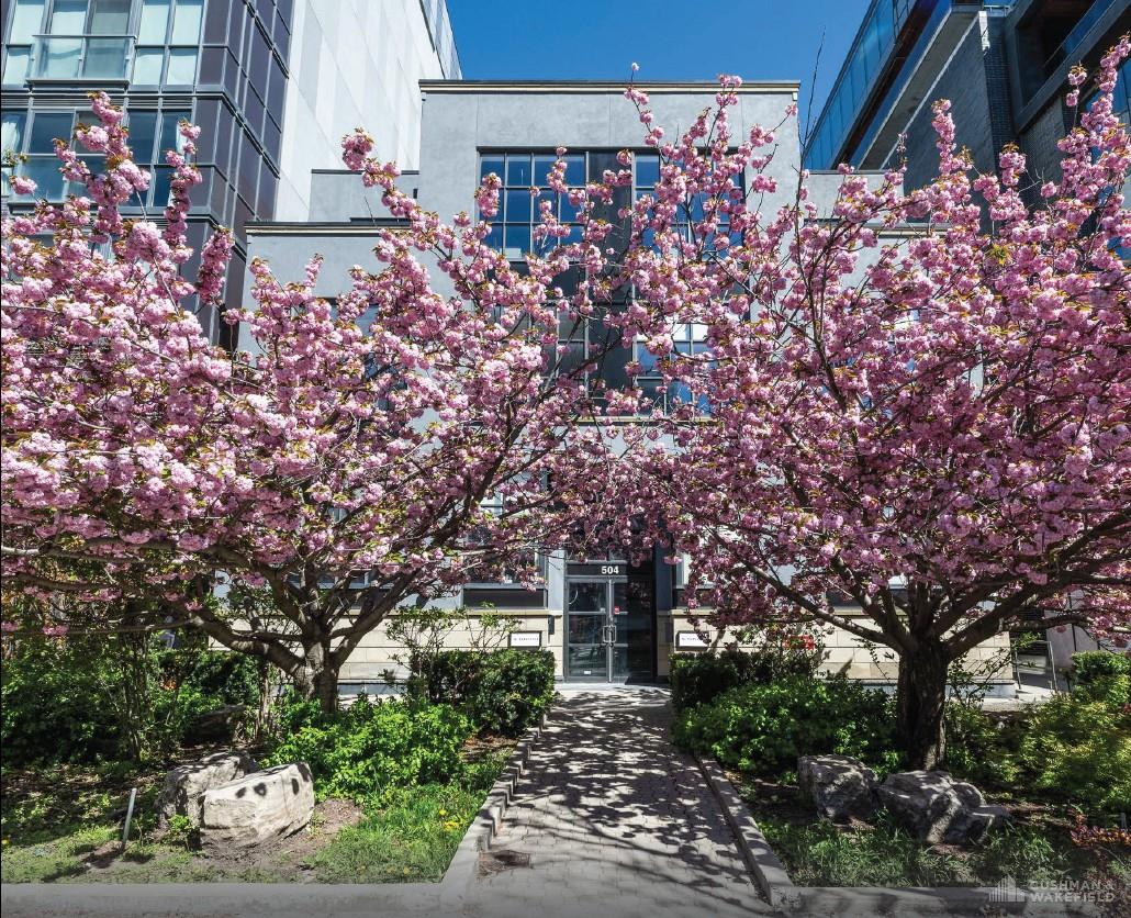 504 Wellington Street West