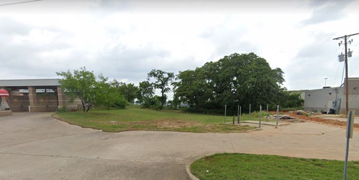 Corner of Treepoint Drive and Little School Road - Arlington, TX