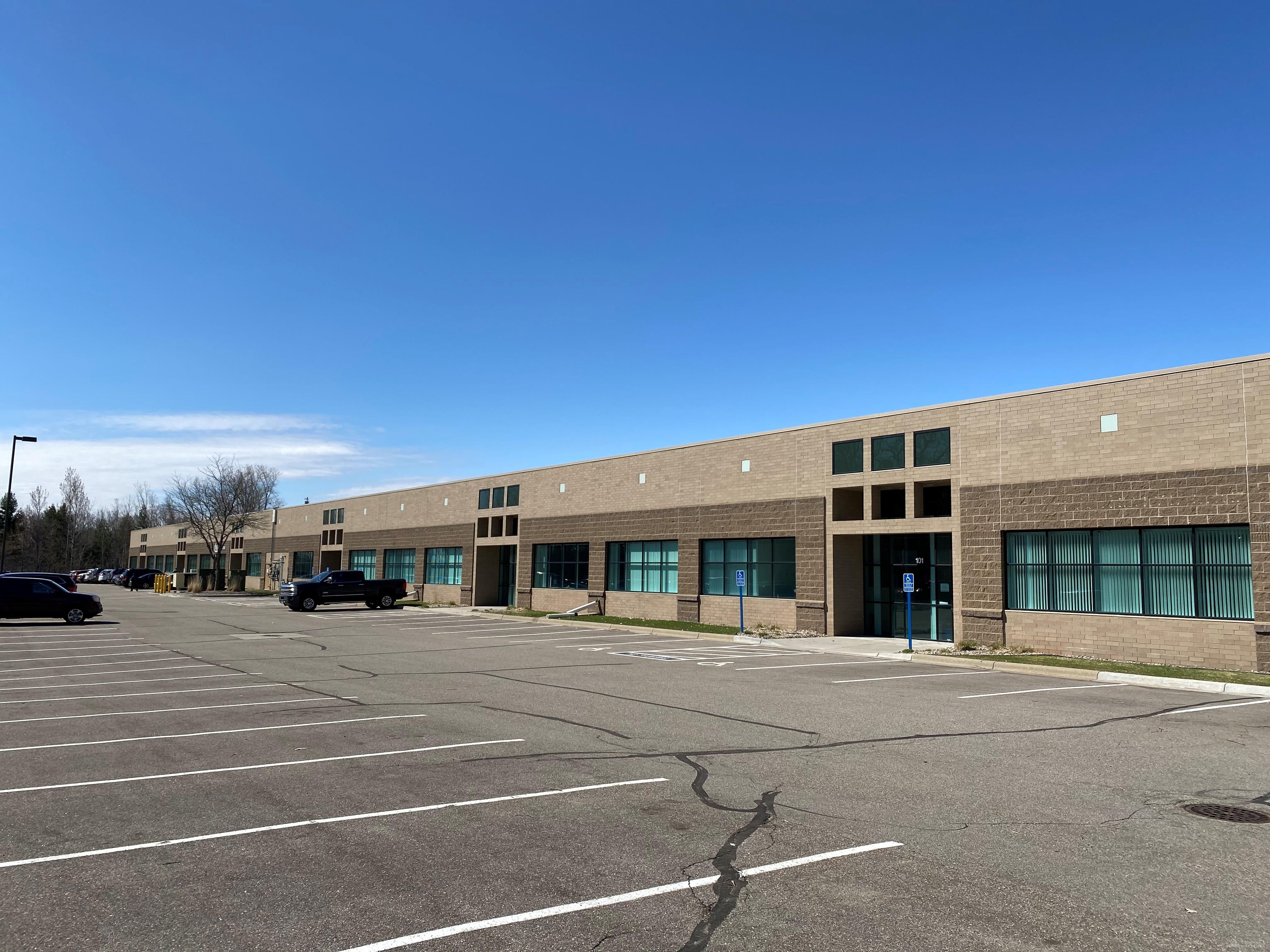 Prairie Oaks Corporate Center